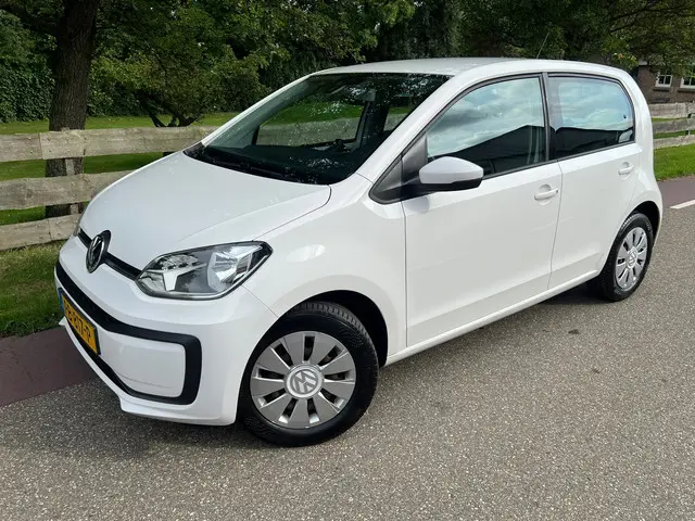 Volkswagen up! 1.0 BMT move up! 2017 Benzine 16