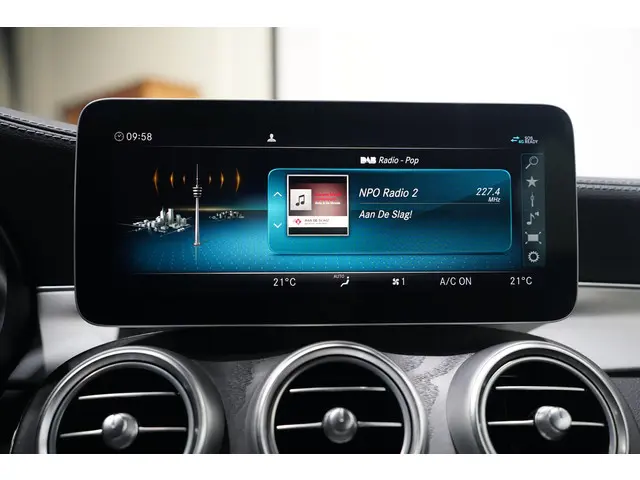 Mercedes-Benz C-Klasse Cabrio 180 AMG Line 2023 Benzine 39