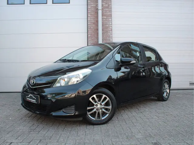 Toyota Yaris 1.0 VVT-i Aspiration 2014 Benzine