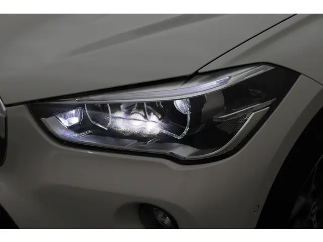 BMW X1 sDrive18i High Executive Automaat 2017 Benzine 26