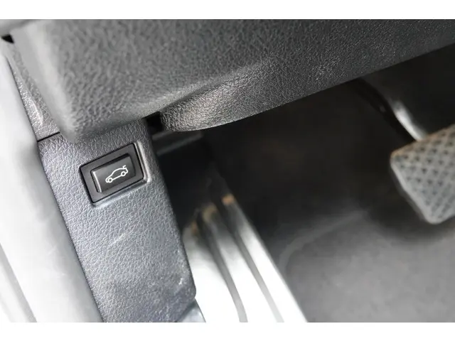 BMW 3 Serie Touring 320i 2017 Benzine 29