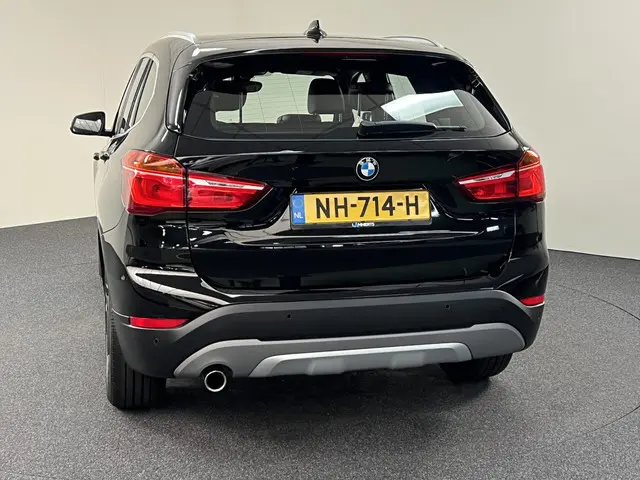 BMW X1 sDrive18i Centennial High Executive 2017 Benzine 4