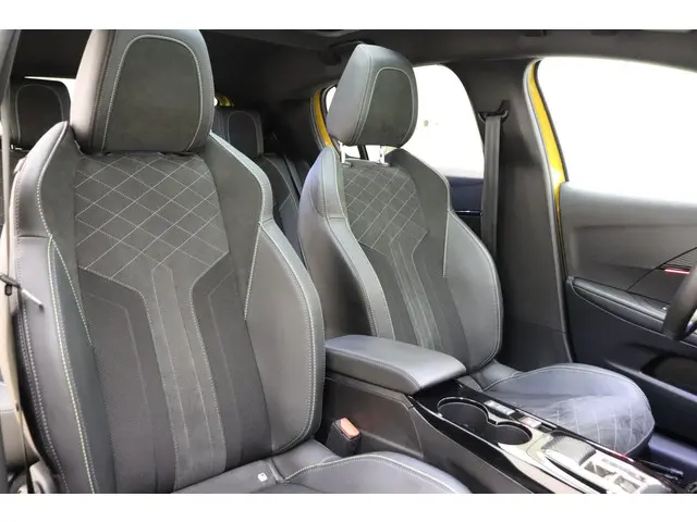 Peugeot 208 1.2 PureTech GT Pack 2022 Benzine 10