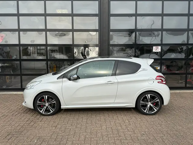 Peugeot 208 1.6 THP GTi 2014 Benzine 3