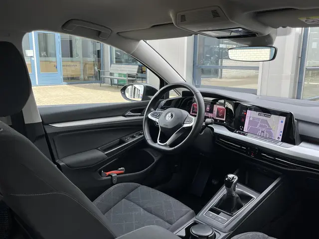 Volkswagen Golf 1.5 TSI Life 2020 Benzine 32