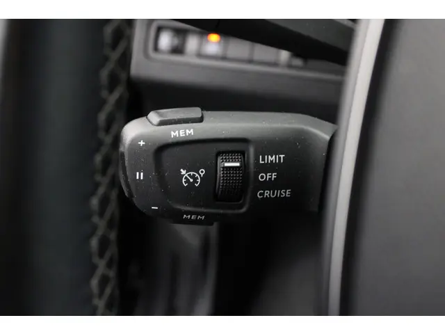 Peugeot 5008 1.2 PureTech Allure Pack 2022 Benzine 20