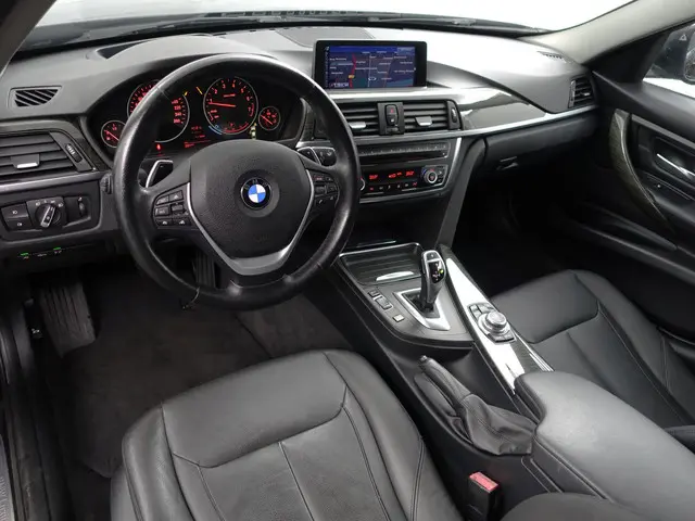 BMW 3 Serie 320i M Sport Aut- 2012 Benzine 2