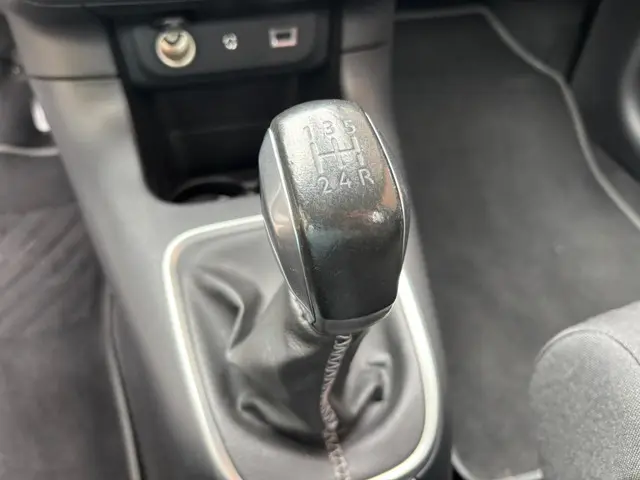 Citroën C3 1.2 PureTech S&S Shine 2017 Benzine 27