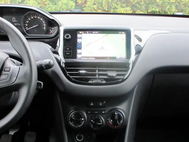 Peugeot 208 1.2 PureTech *Navi* 2015 Benzine 9