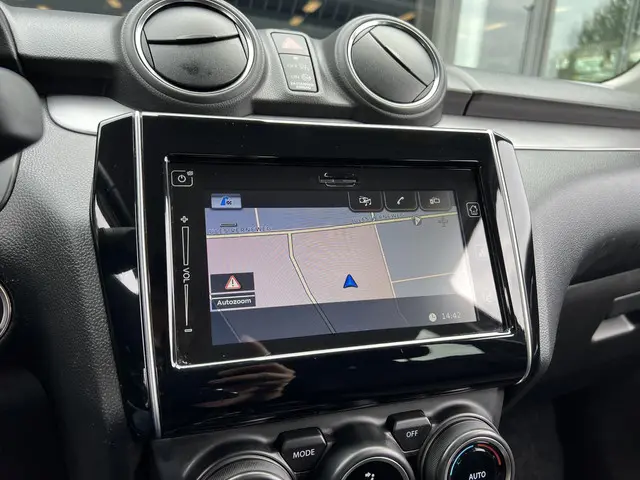 Suzuki Swift 1.2 Style Smart Hybrid 2023 Benzine 10