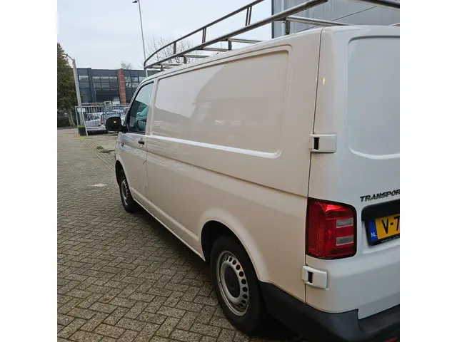 Volkswagen Transporter 2.0 TDI L1H1 2017 Diesel 4