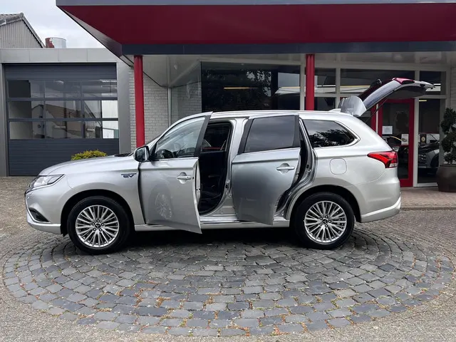Mitsubishi Outlander 2.4 PHEV Pure+ 2020 Hybride Benzine 25