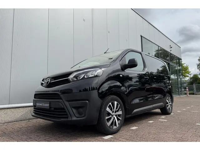 Toyota ProAce Compact 1.5 D-4D Navigator 2021 Diesel 32