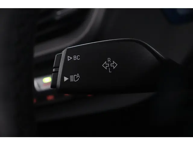 BMW 1 Serie 118i Executive Edition 2021 Benzine 24