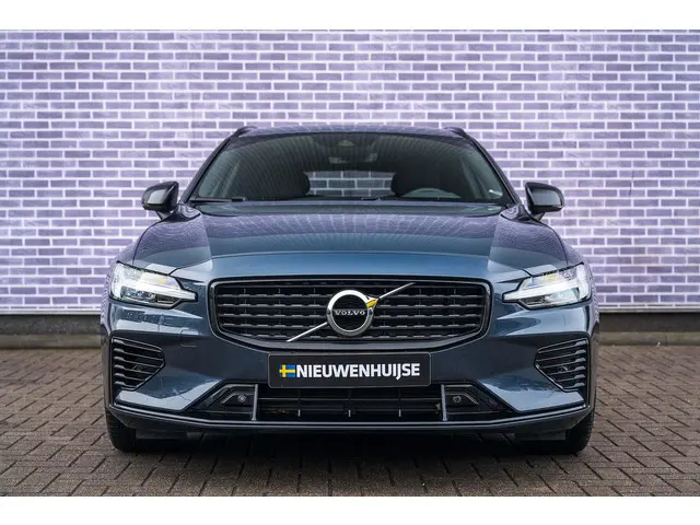 Volvo V60 T6 Recharge AWD R-Design 2022 Hybride Benzine 4