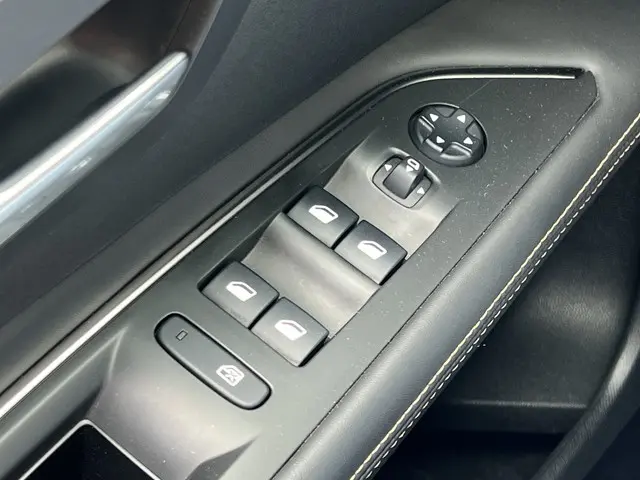 Peugeot 3008 1.6 e-THP GT Line 2018 Benzine 37