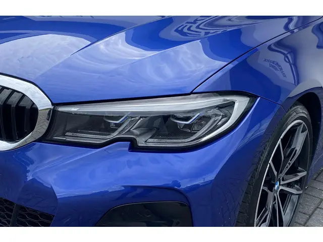 BMW 3 Serie 318i Business Edition Plus 2021 Benzine 18