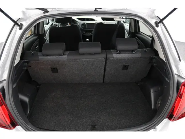 Toyota Yaris 1.3 VVT-i Dynamic 2017 Benzine 24