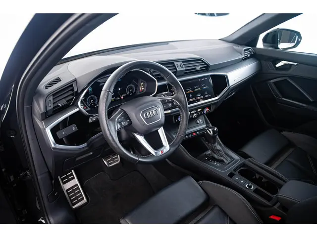 Audi Q3 45 TFSI e S edition 2022 Hybride Benzine 36