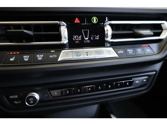 BMW 1 Serie 5-deurs 120i 2021 Benzine 17