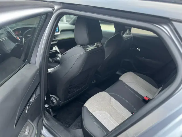 Peugeot e-2008 EV GT 50 kWh 2020 Elektrisch 18