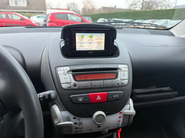 Toyota Aygo 1.0-12V Comfort Navigator 2012 Benzine 13