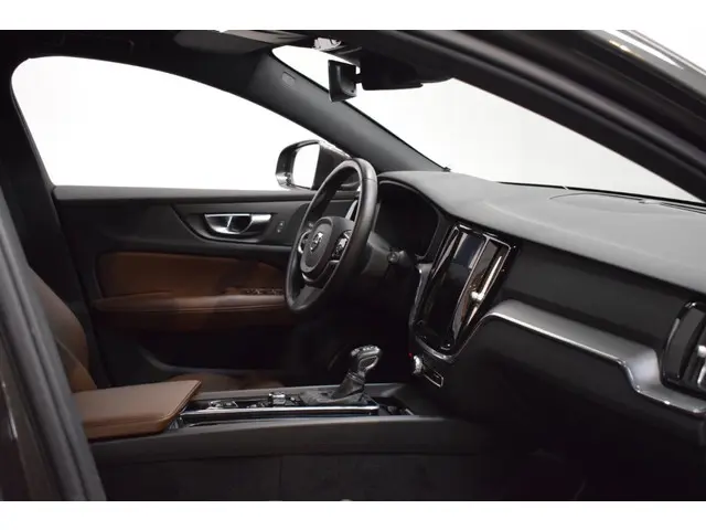Volvo V60 2.0 T5 250pk AUT8 Inscription 2020 Benzine 16