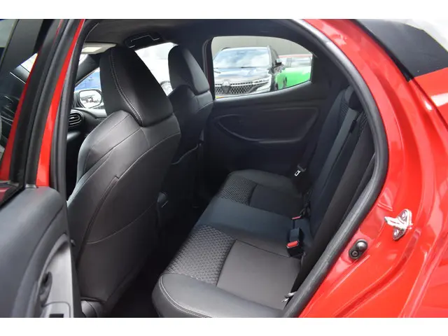 Toyota Yaris 1.5 Hybrid Executive 2022 Hybride Benzine 12