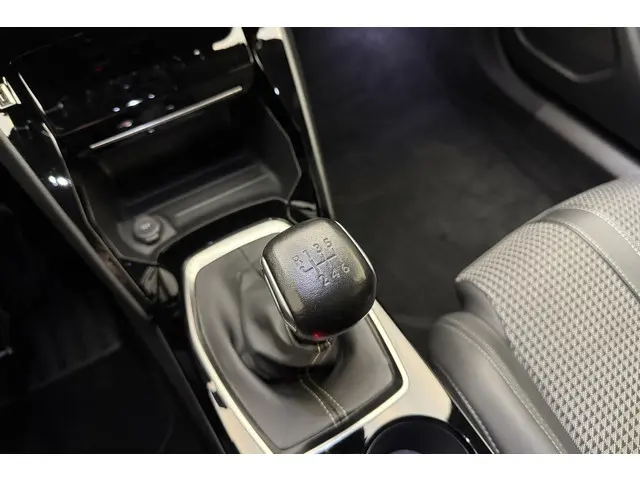 Peugeot 2008 1.2 PureTech 130pk GT-Line 2020 Benzine 23