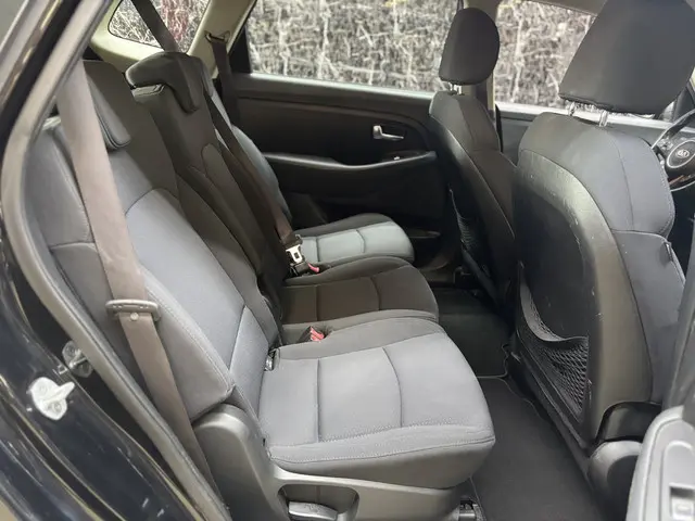 Kia Carens 1.6 GDi ComfortLine 7p 2013 Benzine 11