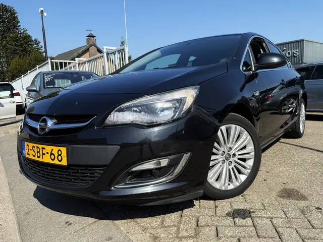 Opel Astra 1.4 TURBO DESIGN EDITION 2013 Benzine