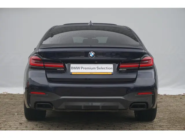 BMW 5 Serie Sedan M550i xDrive 2021 Benzine 5