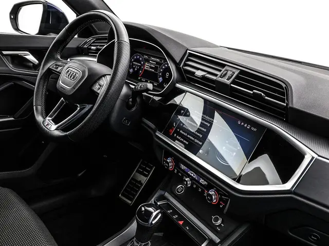 Audi Q3 35 TFSI 150pk S-tronic S edition 2022 Benzine 28