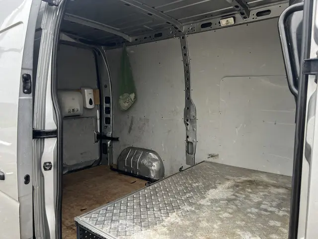 Renault Master T35 2.3 dCi 135 L2H2 2020 Diesel 33