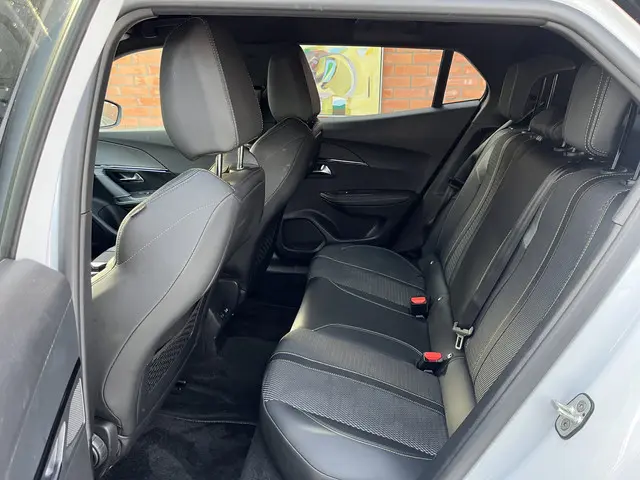 Peugeot e-2008 EV GT 54 kWh 2024 Elektrisch 9