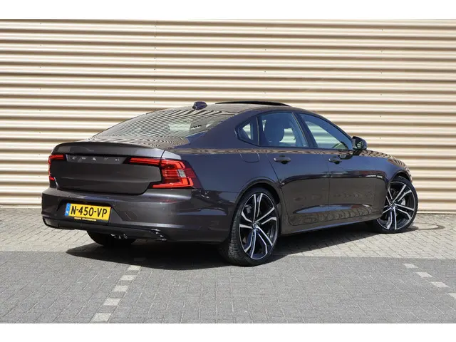 Volvo S90 2.0 B4 R-Design 2022 Benzine 3