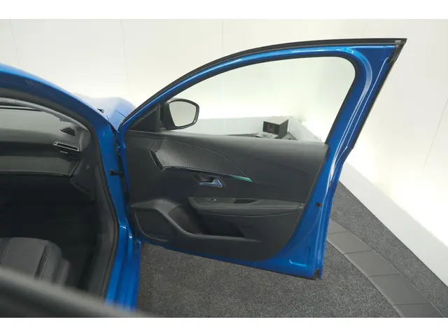 Peugeot 208 PureTech 100 Allure 2023 Benzine 61