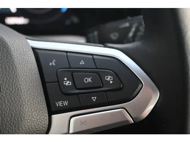 Volkswagen Golf 1.0 TSI Life 2021 Benzine 34
