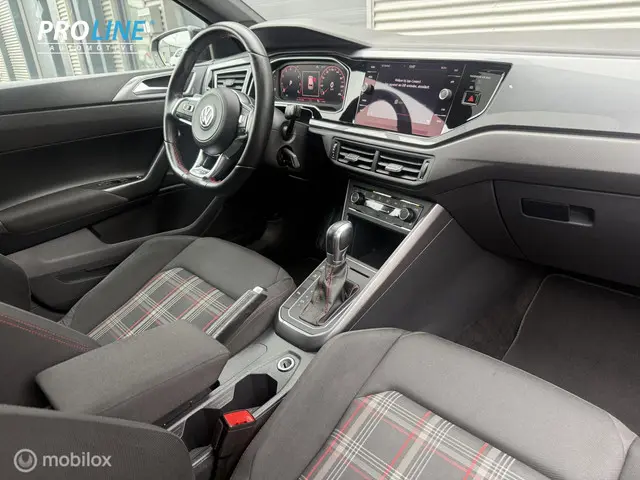 Volkswagen Polo 2.0 TSI GTI PANO 2018 Benzine 9