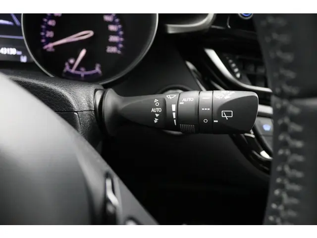 Toyota C-HR 1.8 Hybrid Dynamic 2023 Hybride Benzine 30