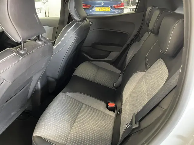 Renault Clio 1.0 TCe 90 GPF techno 2024 Benzine 37