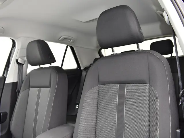 Volkswagen T-Roc 1.5 TSI 150pk DSG Life 2023 Benzine 4