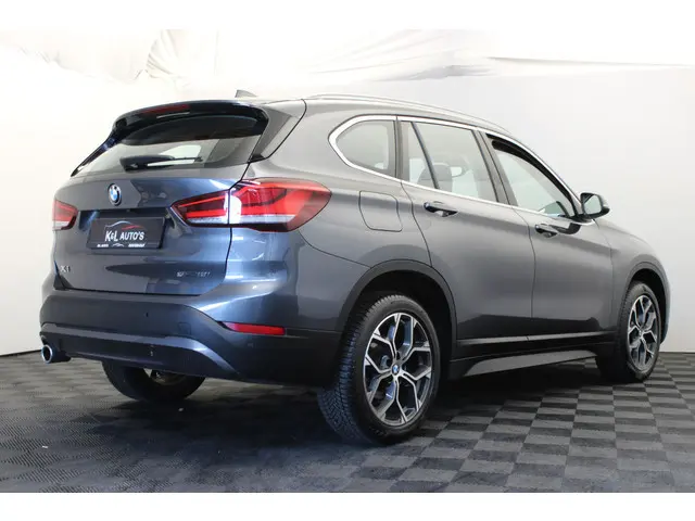 BMW X1 sDrive18i Business Edition 2022 Benzine 2