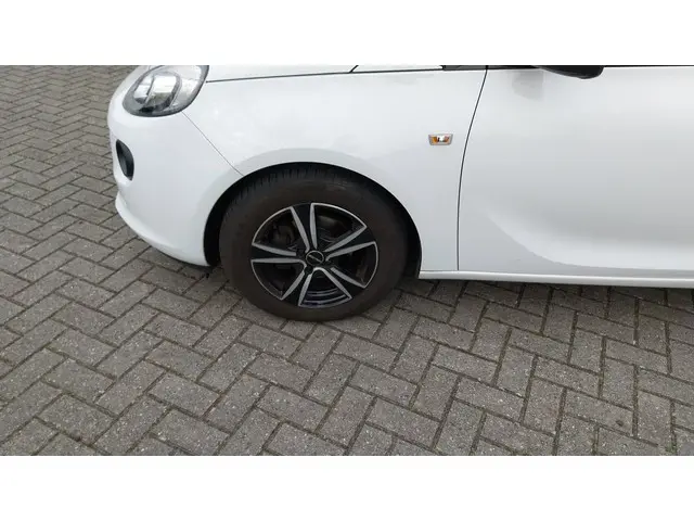 Opel ADAM 1.2 2013 Benzine 4