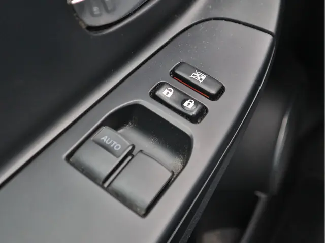 Toyota Yaris 1.5 Hybrid Comfort 2015 Hybride Benzine 21