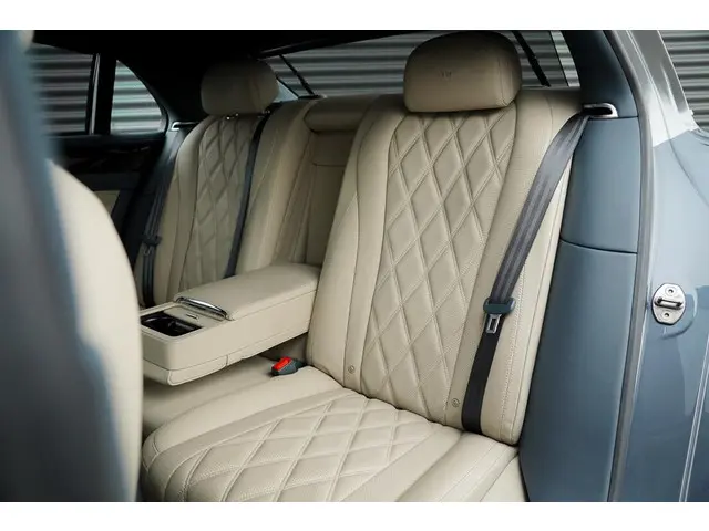 Bentley Flying Spur 6.0 W12 2016 Benzine 22