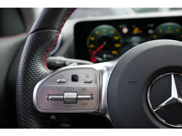 Mercedes-Benz GLA 250 AMG Line 2023 Benzine 16