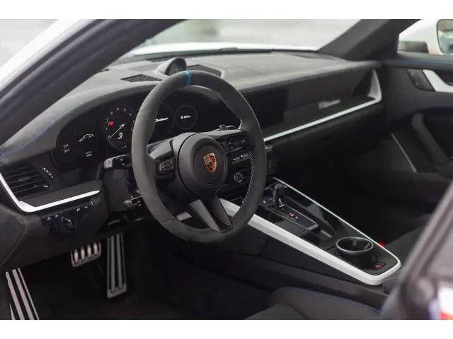 Porsche 911 992 3.0 Dakar 2023 Benzine 13