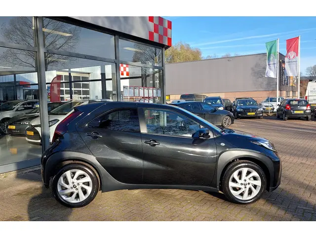 Toyota Aygo X 1.0 VVT-i MT Pulse Play 2025 Benzine 2