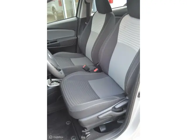 Toyota Yaris 1.5 VVT-i Dynamic Hybrid. "Sale" 2018 Benzine 11